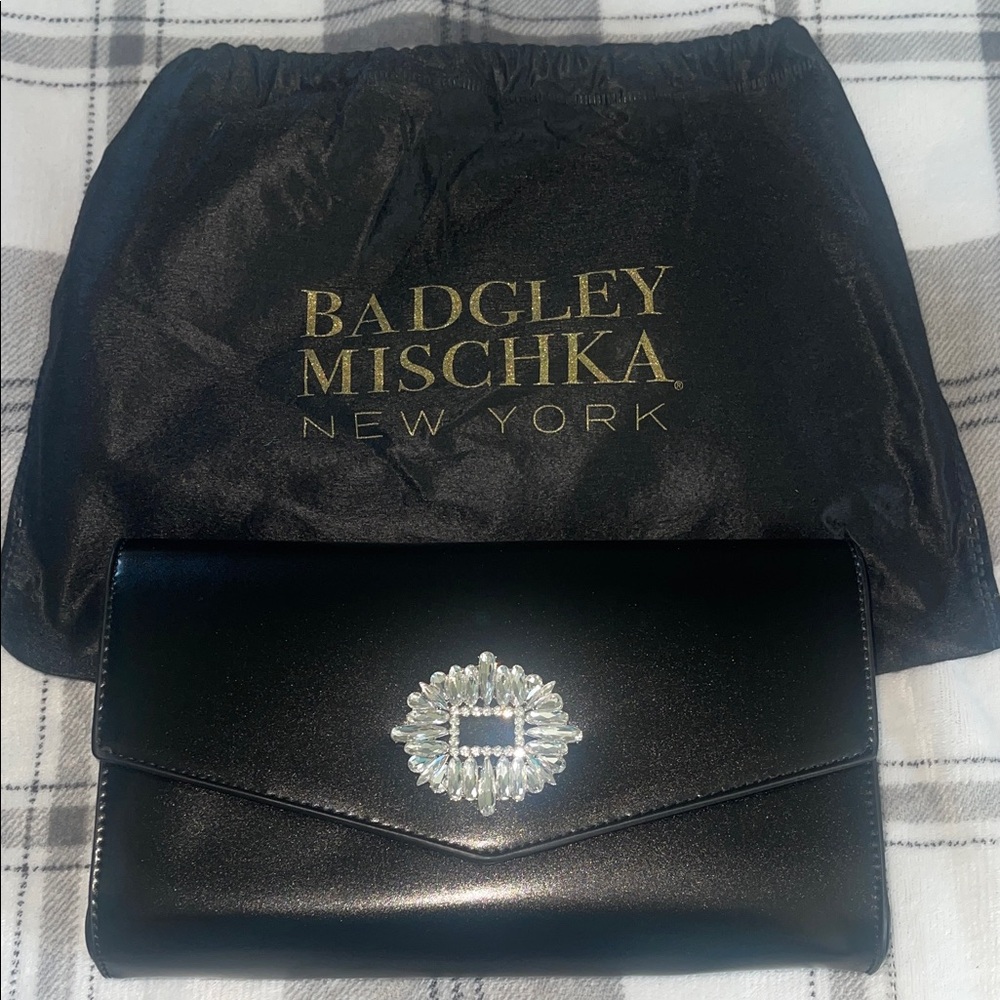 ❤️NEW!!!❤️ Oversize Badgley Mischka Black Clutch with embellished accent.